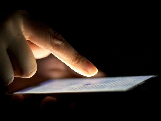 Smartphone-user-close