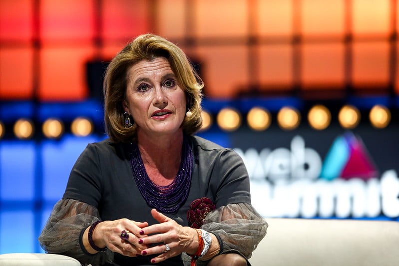 Corine Aprender código deveria ser como ensino de línguas